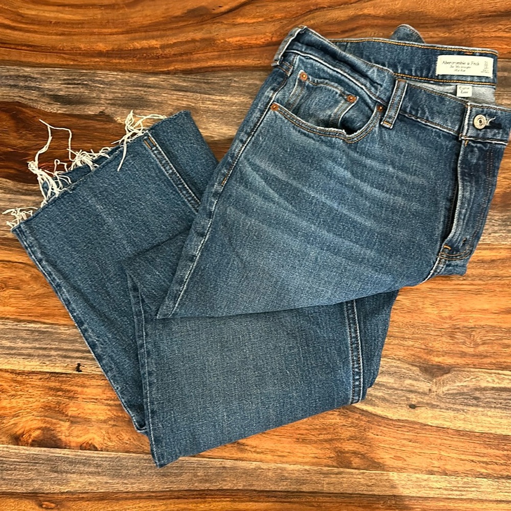 Abercrombie Curve Love 90s Mid Rise Straight Jean
